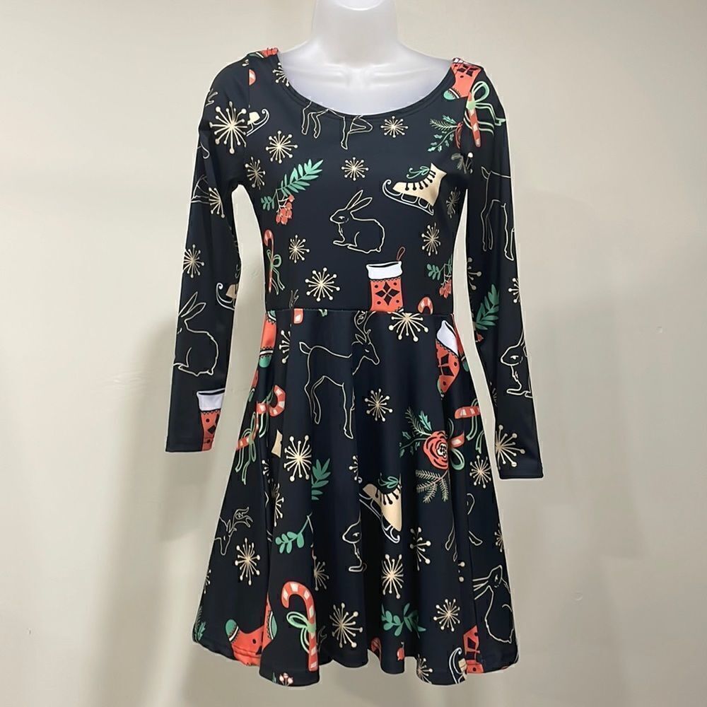 NWOT CowCow Christmas Holiday skater style dress. Size M Medium 8/10